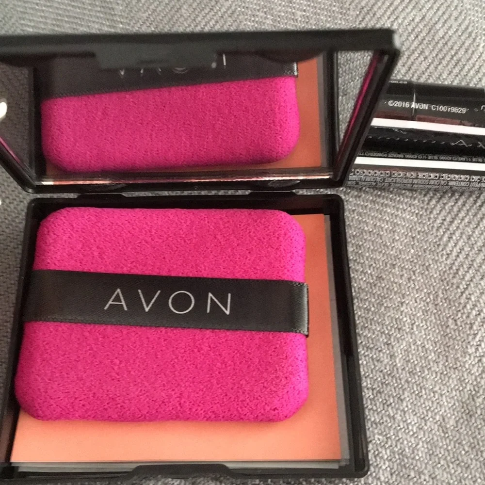 Avon ** INVENTORY CLOSE OUT ** Makeup pack